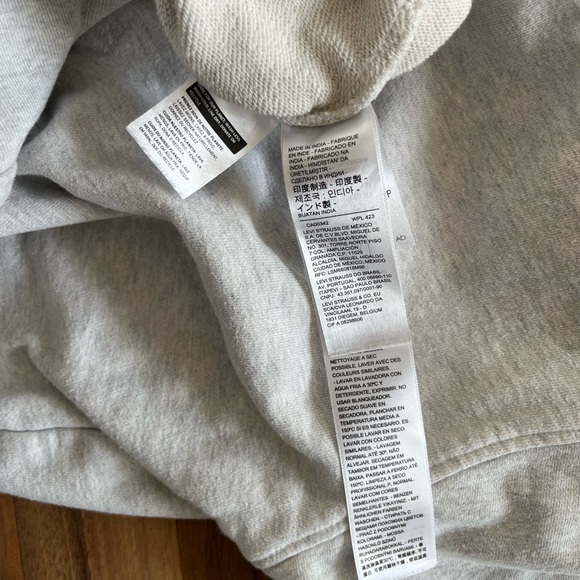 Levi's Crewneck Sweatshirt in Light Heather Gray - Picture 6 of 8